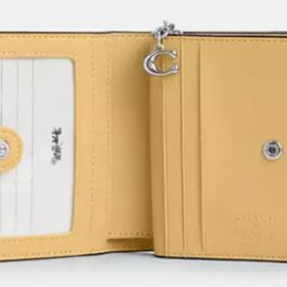 Coach X Peanuts Snap Wallet With Charlie Brown - Picture 5 of 5